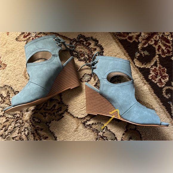 Journee Collection Camia Blue Wedges Size 7 New In Box - Picture 11 of 16